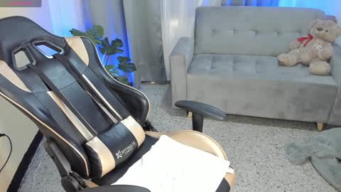 Snapshot of prvncessa_10 chatting on 12.25.24    INDEPENDENT MODEL online show from 12.25.24