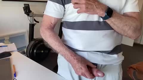 Snapshot of puffiest chatting on 12.20.24 puffiest online show from 12.20.24