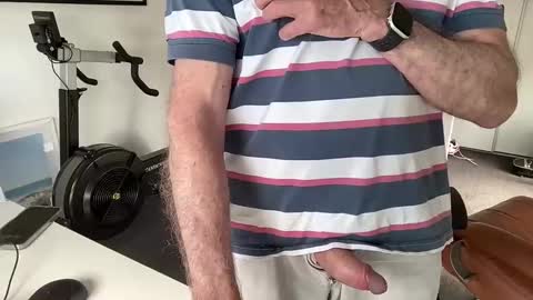 Snapshot of puffiest chatting on 01.01.25 puffiest online show from 01.01.25