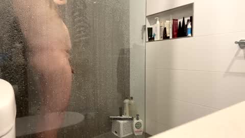 Snapshot of puffiest chatting on 01.03.25 puffiest online show from 01.03.25