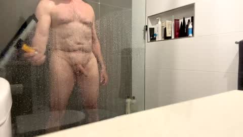 Snapshot of puffiest chatting on 01.05.25 puffiest online show from 01.05.25