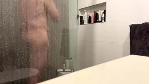 Snapshot of puffiest chatting on 01.14.25 puffiest online show from 01.14.25