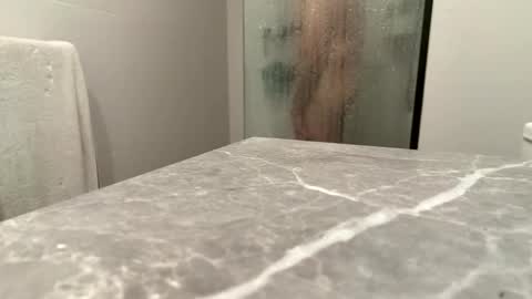 Snapshot of puffiest chatting on 12.21.25 puffiest online show from 12.21.25