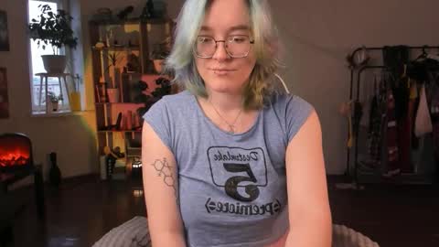 Snapshot of pumbazaebumba chatting on 09.30.25 Alisa lack of vitamin D online show from 09.30.25