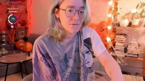 Snapshot of pumbazaebumba chatting on 10.23.25 Alisa lack of vitamin D online show from 10.23.25