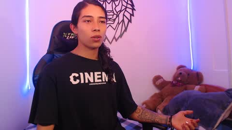 Snapshot of pupi_wolf chatting on 02.04.25 Cris online show from 02.04.25