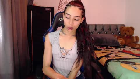 Snapshot of pupi_wolf chatting on 10.09.25 Cris online show from 10.09.25