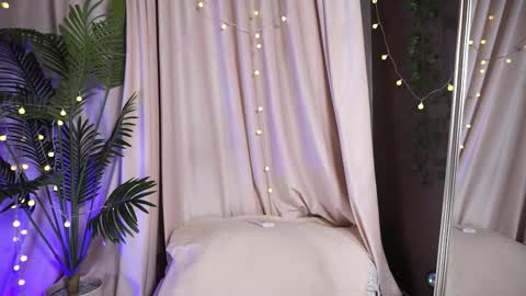 constant schedule Wednesday  Friday  Saturday  Sunday  The Rosemarie online show from 10.22.25