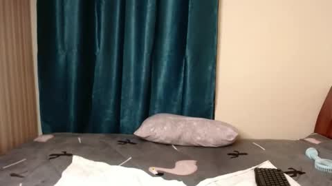 Snapshot of pure_seductive1202 chatting on 03.26.26 Essy online show from 03.26.26