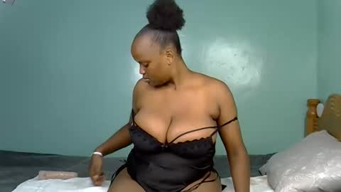 Snapshot of pure_seductive1202 chatting on 04.13.26 Essy online show from 04.13.26