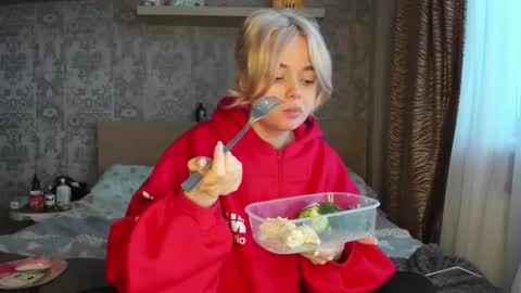 Snapshot of purebeautie chatting on 02.09.26 Katty online show from 02.09.26