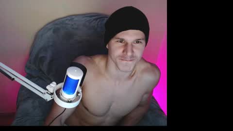 Snapshot of puremenshape chatting on 11.18.25 puremenshape online show from 11.18.25