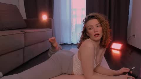 Snapshot of purity_ring chatting on 02.09.26 Marie online show from 02.09.26