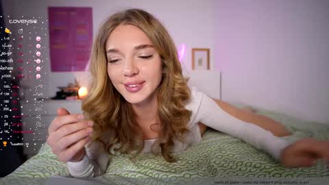 Snapshot of purple_baby chatting on 01.12.25 Sasha wait you here 6 of November. will celebrate my B- day online show from 01.12.25