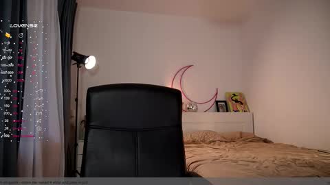 Snapshot of purple_baby chatting on 10.31.25 Sasha wait you here 6 of November. will celebrate my B- day online show from 10.31.25