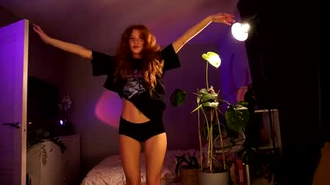 Snapshot of purple_baby chatting on 05.22.26 Sasha wait you here 6 of November. will celebrate my B- day online show from 05.22.26