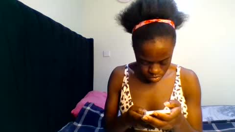 Snapshot of purple_honey2 chatting on 06.21.26 Honey online show from 06.21.26