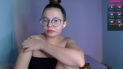 Snapshot of purple_peach chatting on 09.16.25 Carolyn online show from 09.16.25