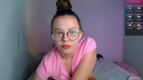 Snapshot of purple_peach chatting on 09.22.25 Carolyn online show from 09.22.25
