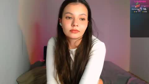 Snapshot of purple_peach chatting on 10.18.25 Carolyn online show from 10.18.25