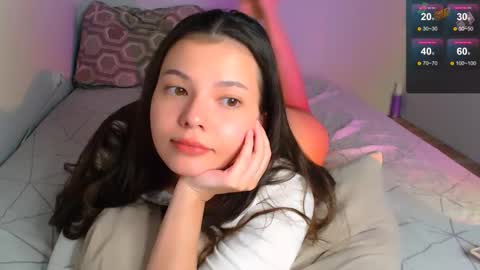 Snapshot of purple_peach chatting on 10.23.25 Carolyn online show from 10.23.25