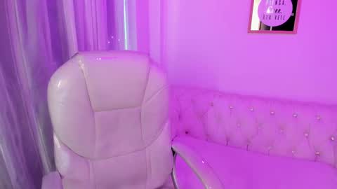 Anna  online show from 02.19.25