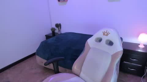 Anna  online show from 11.25.25