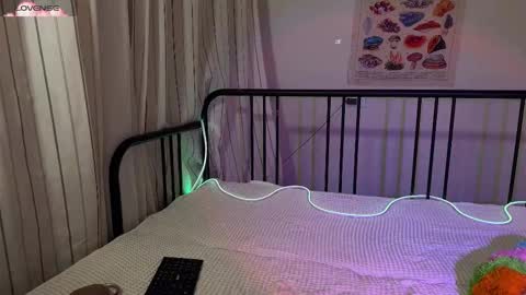 Snapshot of purplebeawer chatting on 09.22.25 Francine online show from 09.22.25