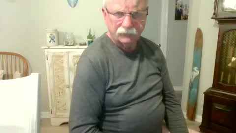 Snapshot of purpleshroom chatting on 02.19.25 purpleshroom online show from 02.19.25