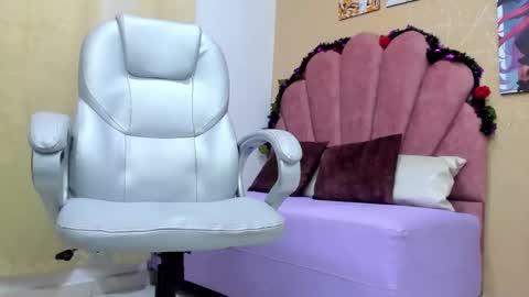 Snapshot of purplestar_ chatting on 12.06.24 Sara online show from 12.06.24