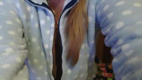 Snapshot of pussy_boom4u chatting on 03.01.25 Mary online show from 03.01.25