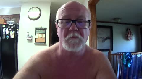 Snapshot of pussylover1365 chatting on 09.17.25 pussylover1365 online show from 09.17.25