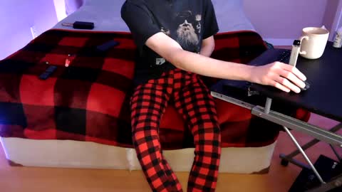 Snapshot of pussylover2182 chatting on 12.08.24 pussylover2182 online show from 12.08.24