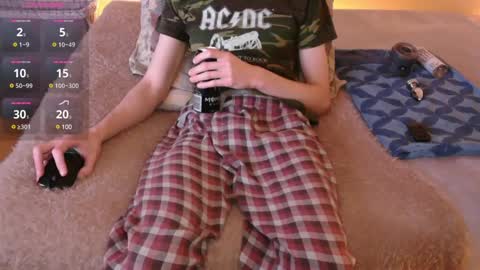 Snapshot of pussylover2182 chatting on 12.31.24 pussylover2182 online show from 12.31.24