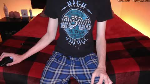 Snapshot of pussylover2182 chatting on 09.14.25 pussylover2182 online show from 09.14.25