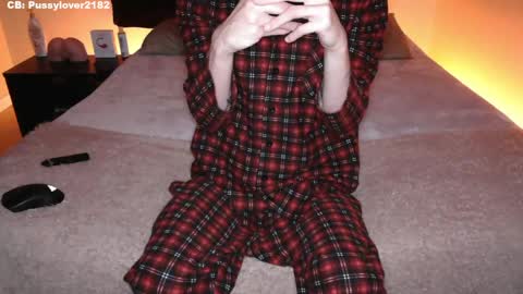 Snapshot of pussylover2182 chatting on 10.02.25 pussylover2182 online show from 10.02.25