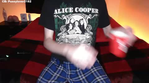 Snapshot of pussylover2182 chatting on 10.10.25 pussylover2182 online show from 10.10.25