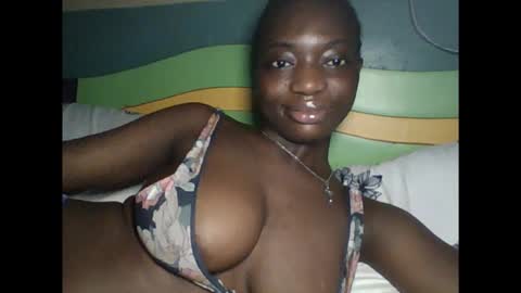 Snapshot of pweedy_ora chatting on 10.05.25 ora online show from 10.05.25