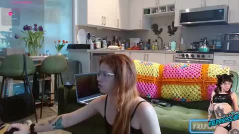 Snapshot of pxlprncss chatting on 09.11.25 Jenna Gee online show from 09.11.25