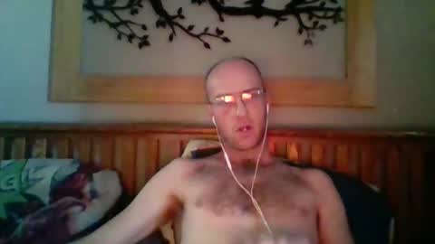 Snapshot of q2phq2ph chatting on 10.26.25 q2phq2ph online show from 10.26.25