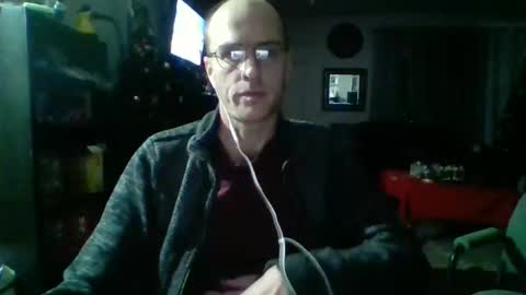 Snapshot of q2phq2ph chatting on 11.17.25 q2phq2ph online show from 11.17.25