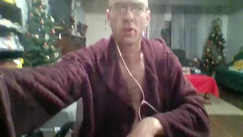 Snapshot of q2phq2ph chatting on 11.19.25 q2phq2ph online show from 11.19.25