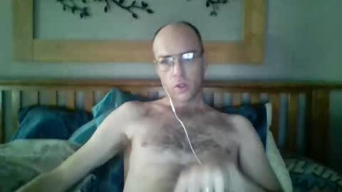 Snapshot of q2phq2ph chatting on 12.16.25 q2phq2ph online show from 12.16.25