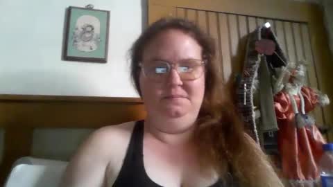 Snapshot of queen211869 chatting on 12.16.25 Queenjenny online show from 12.16.25