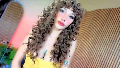 Snapshot of queen_avah chatting on 10.27.25 Avah online show from 10.27.25
