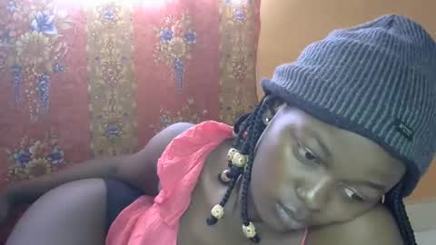 Snapshot of queen_banice chatting on 09.30.25 queen_banice online show from 09.30.25