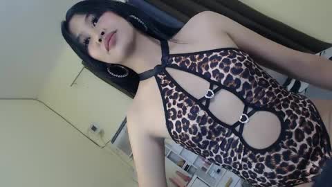 queen bella online show from 04.12.26