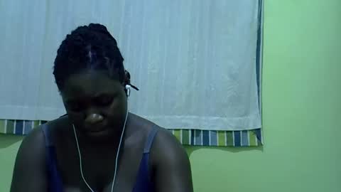 Snapshot of queen_diva01 chatting on 04.17.26 queen_diva01 online show from 04.17.26