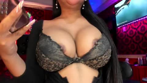 Snapshot of queen_lily chatting on 01.15.25 Lily online show from 01.15.25