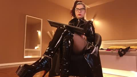 Mistresss Manifest online show from 12.12.24